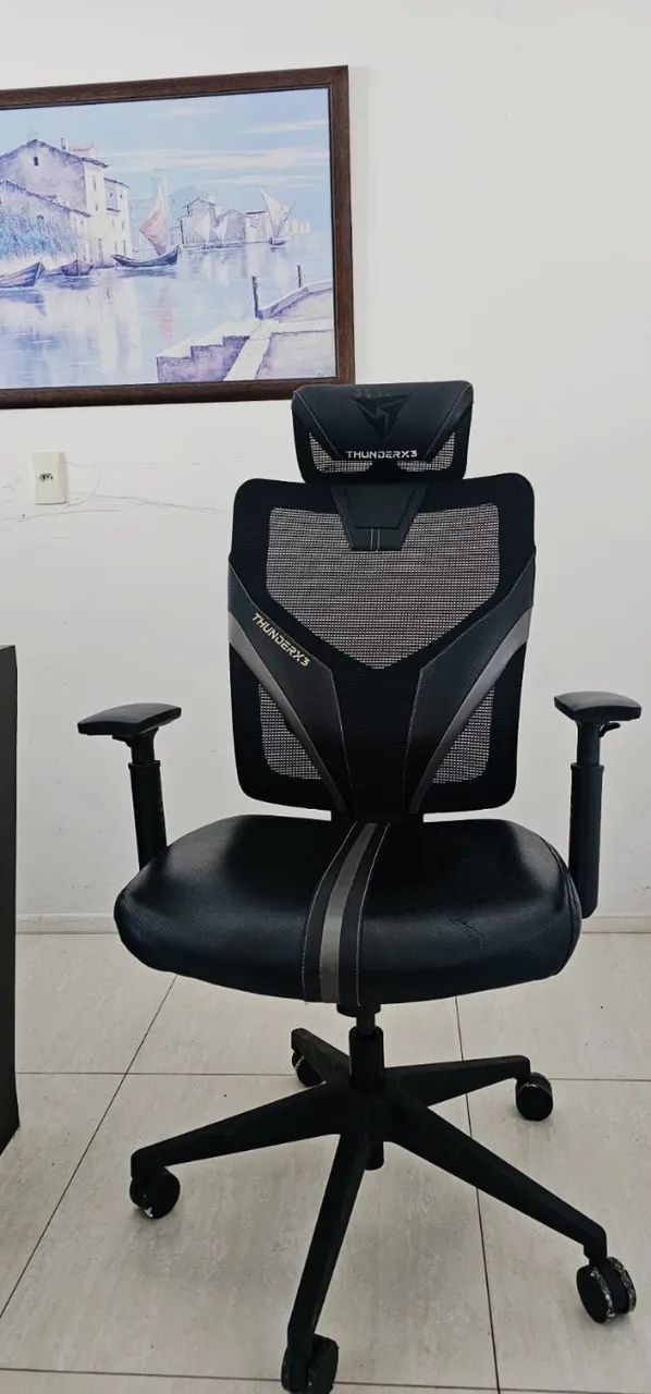 Cadeira Office ThunderX3 Ergonômica Yama1, Até 150 kg, Reclinável, Preta