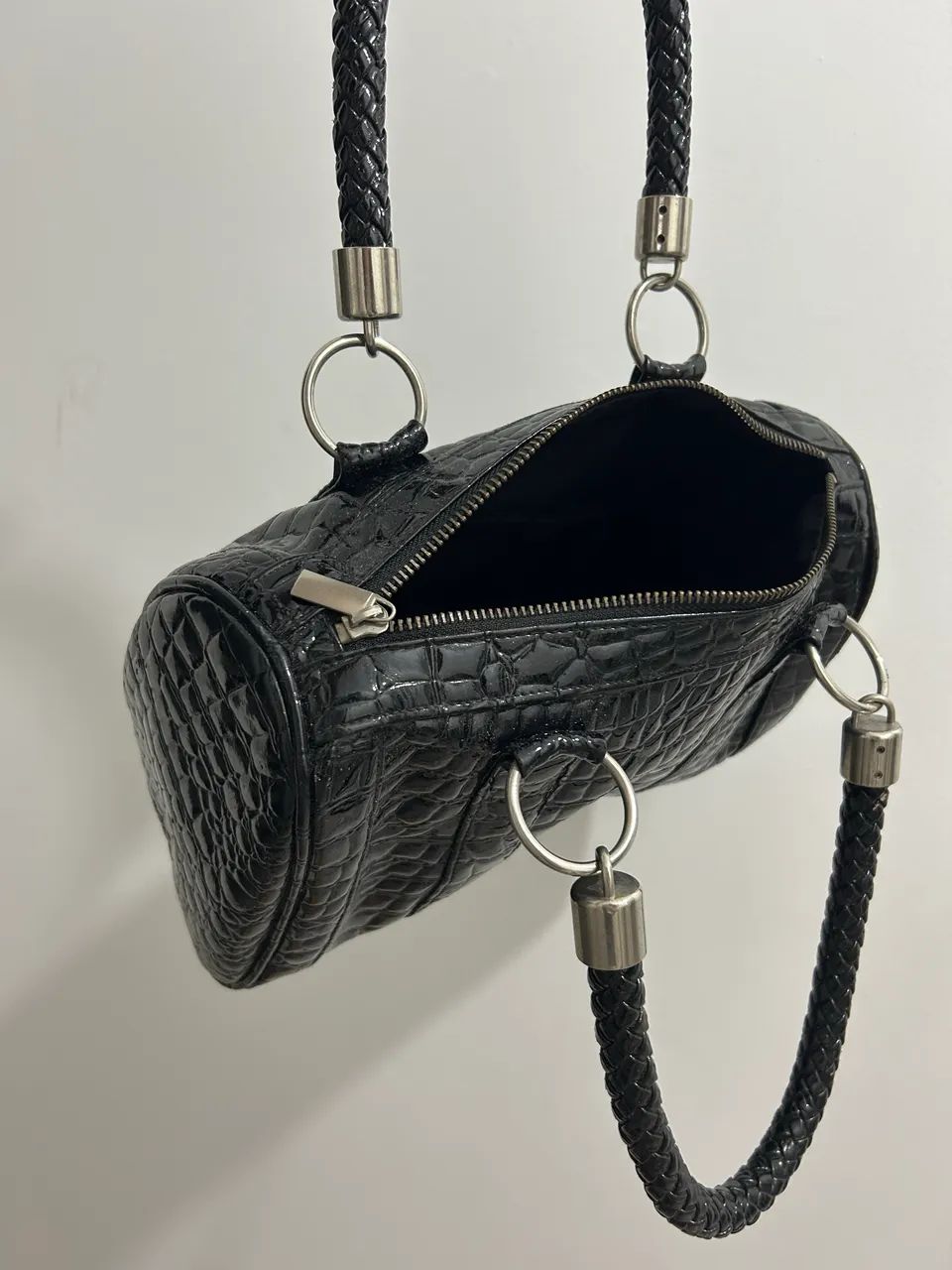 Bolsa preta brilhosa  - Foto 2