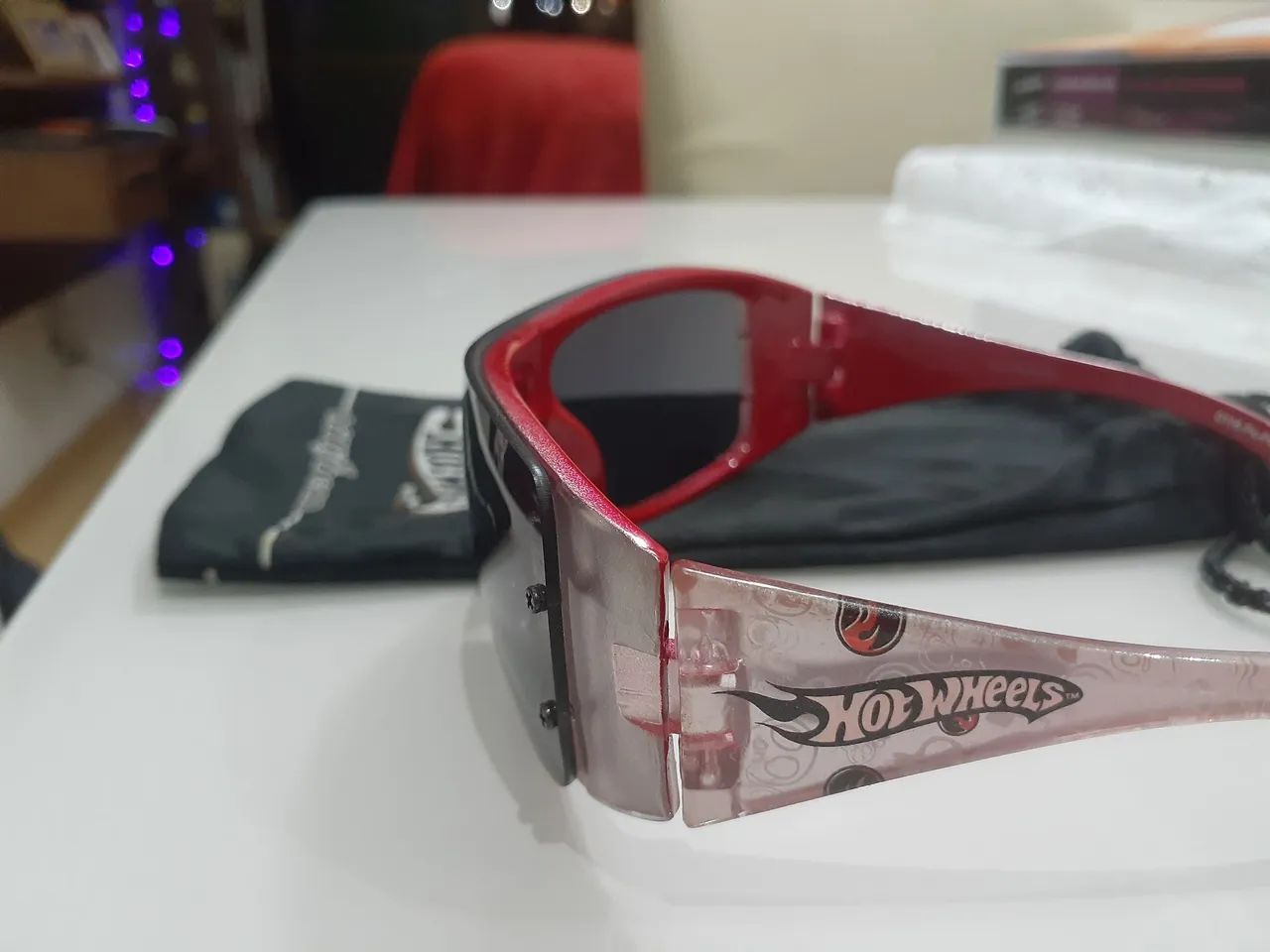 Óculos de sol infantil hot wheels chilli beans (pouco usado) 