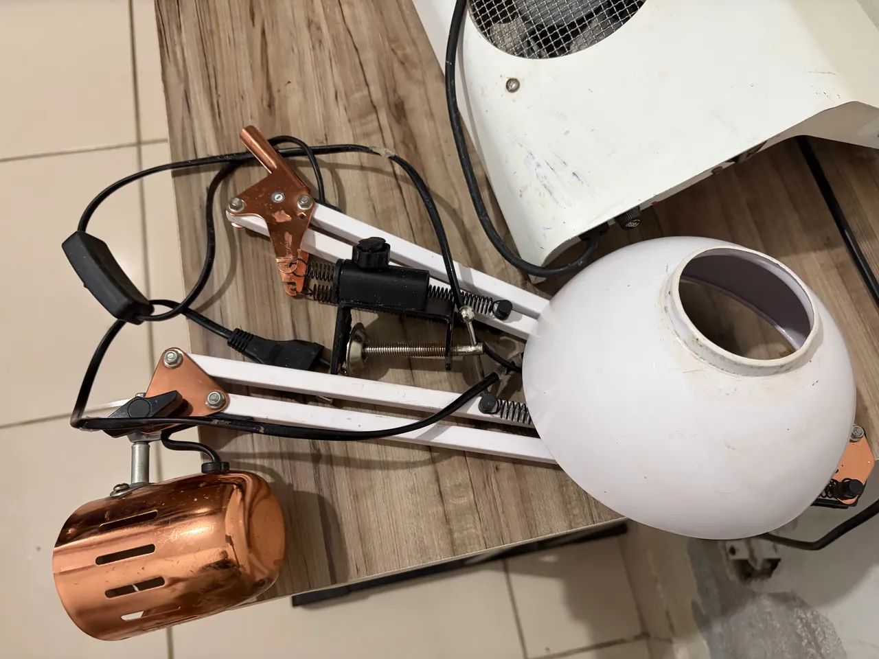 Sugador e luminária de unha em gel