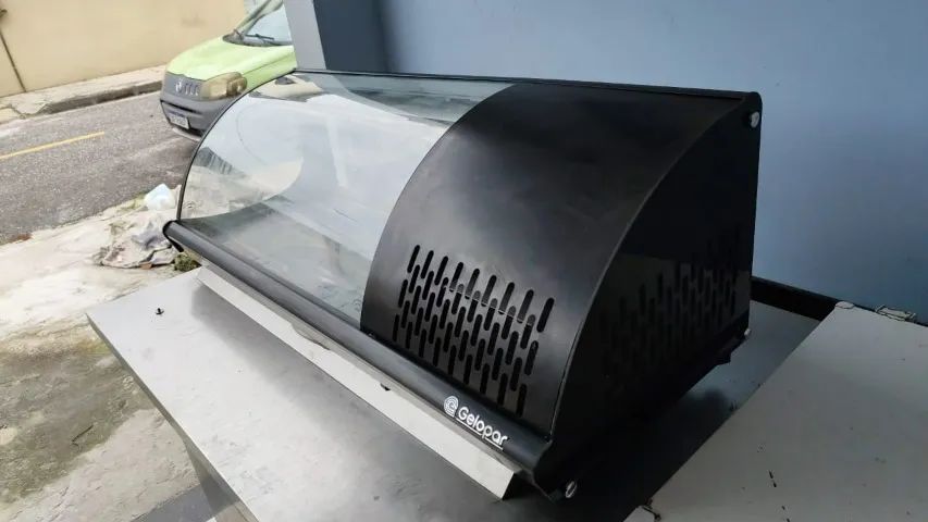 Vitrine de Sushi Refrigerada Gelopar 1,20m Preta - NOVA (Nunca Usada) - Foto 3