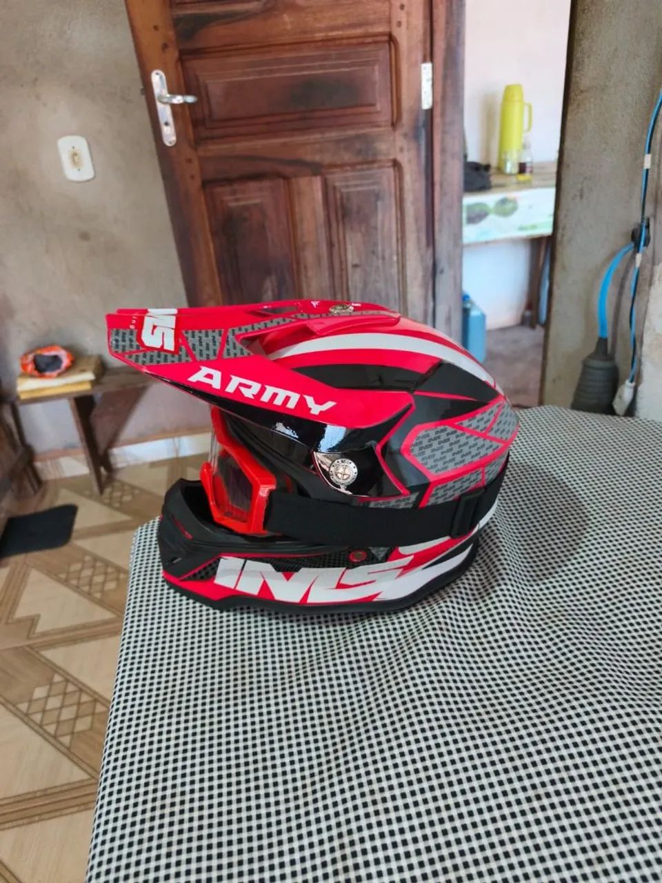 Capacete INS