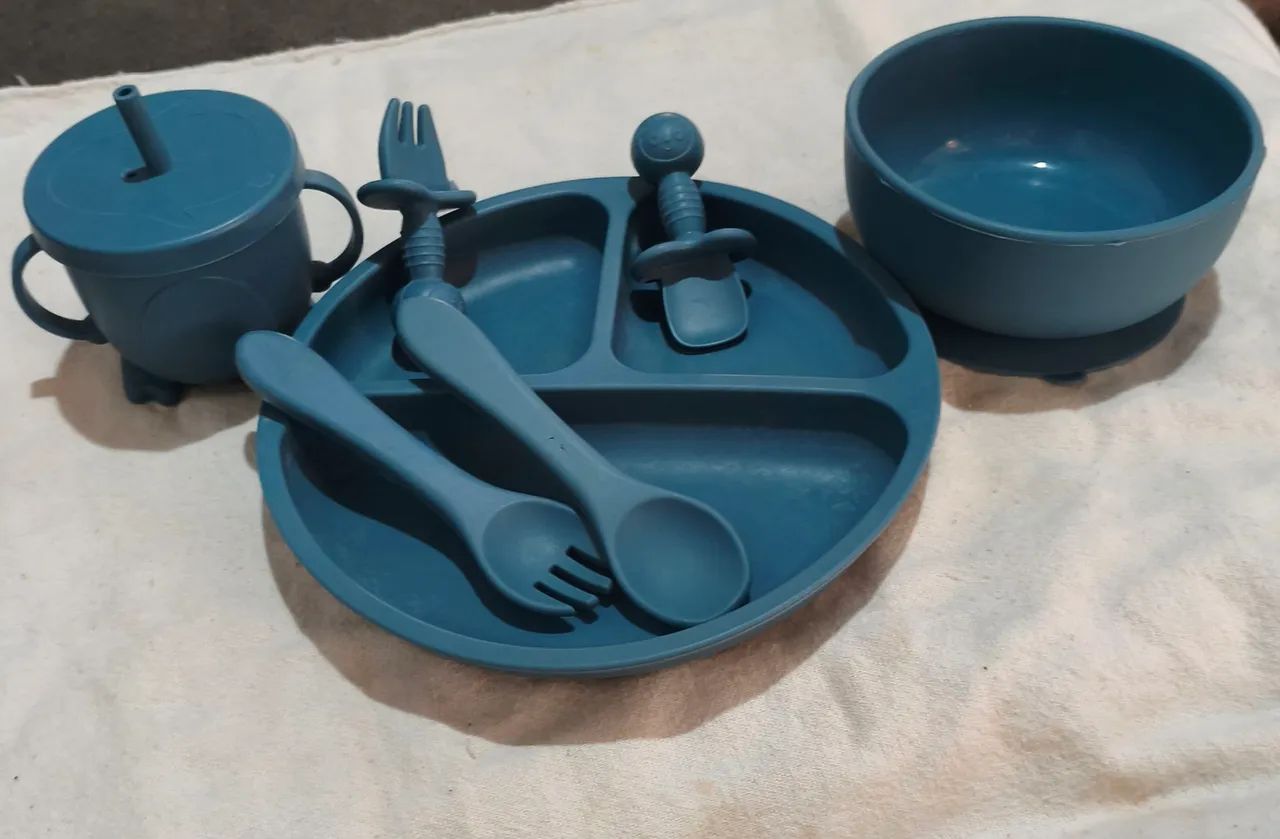 Kit de talheres , copo e prato em silicone . - Foto 2
