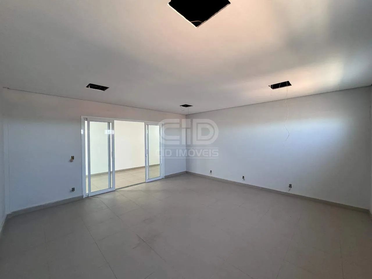 Sala com 36m² atrás da Bluefit da Av. Fernando Correa
