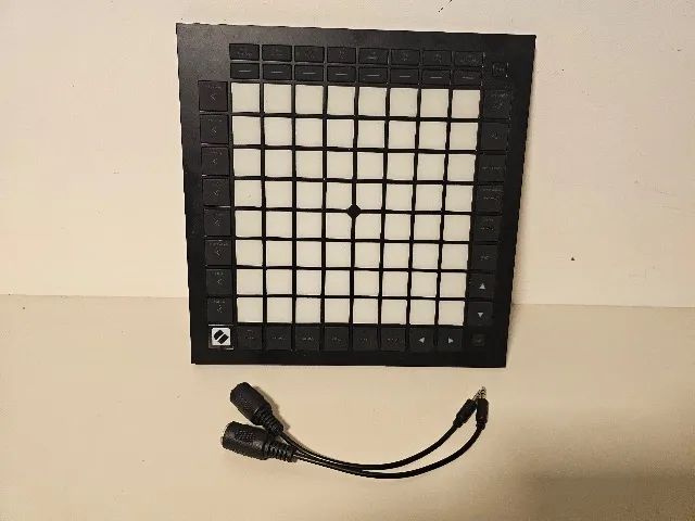 Controlador Novation Launchpad Pro MK3 com cabos