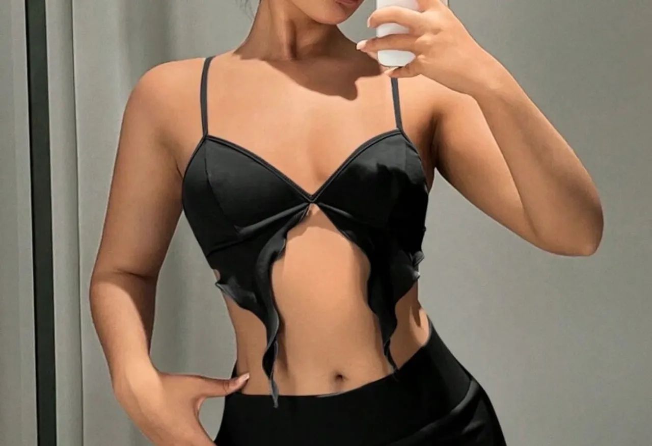 Top preto de alça ajustável 