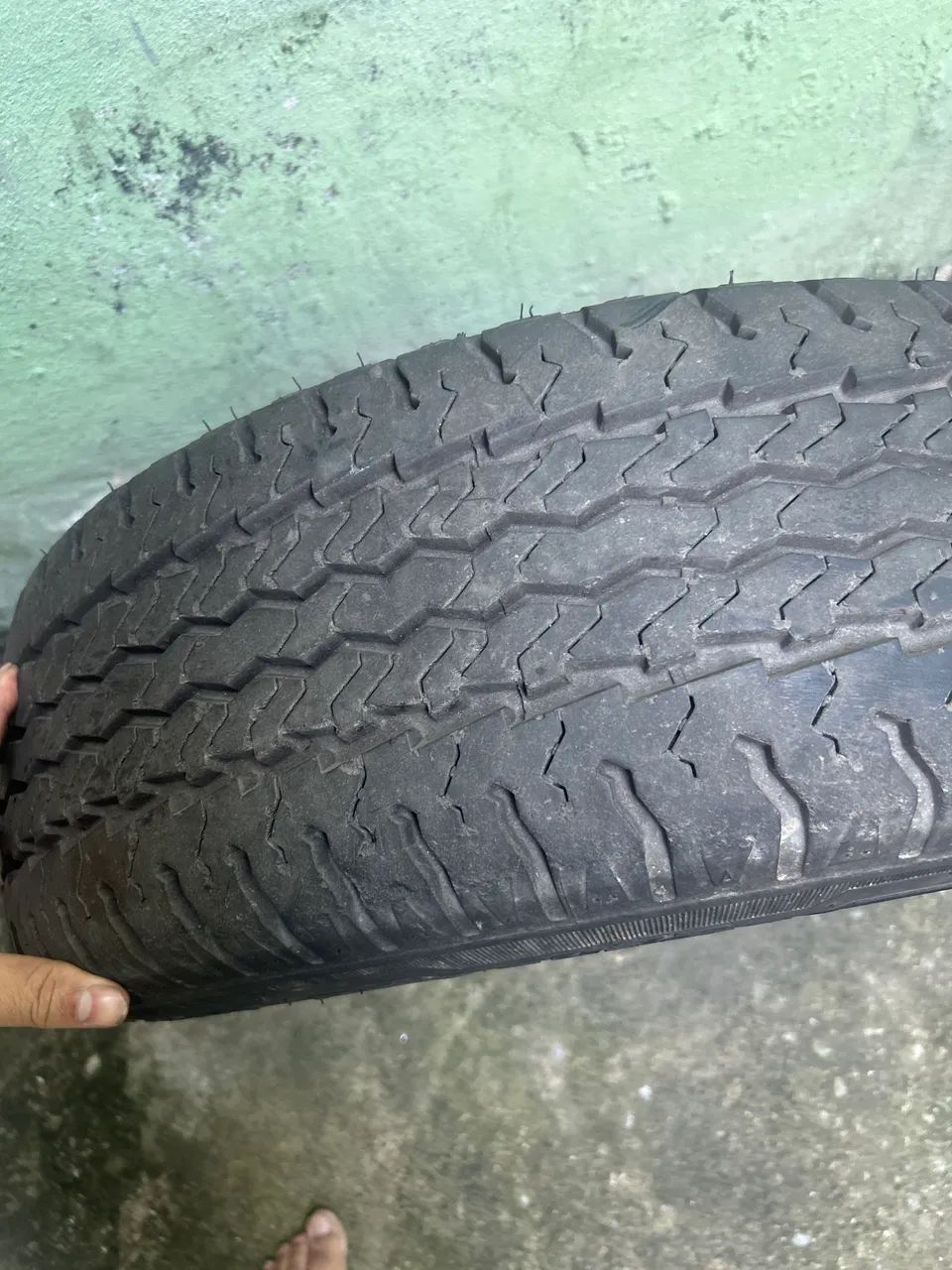 Estepe do Renault Master. Com pneu 225 65 16 Goodyear - Foto 3