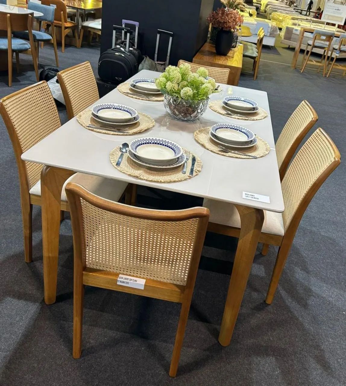 Mesa de jantar em madeira 1.80 - Foto 3