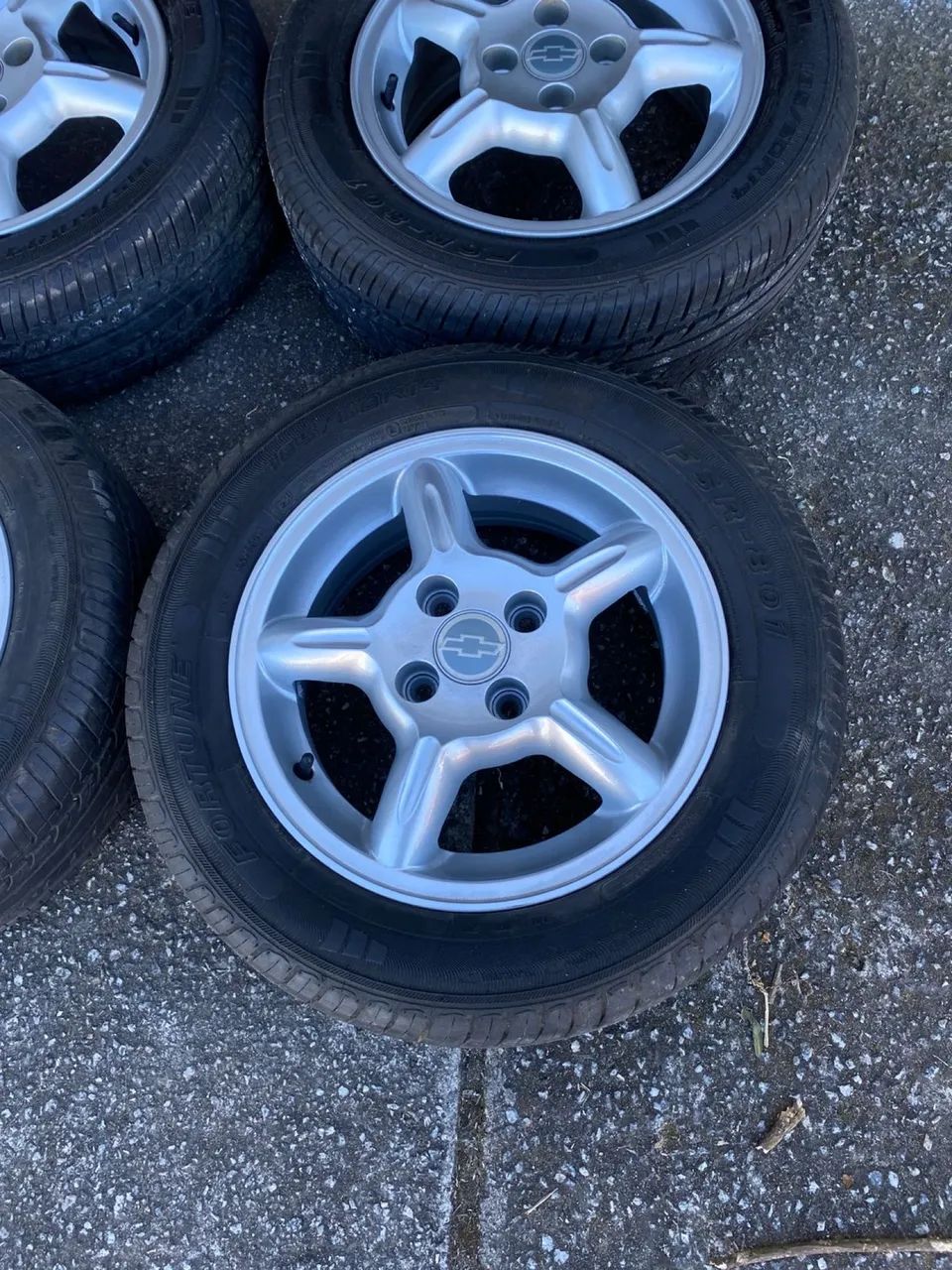 Jogo de rodas GM Pick-up Corsa Sport com pneus - Foto 3