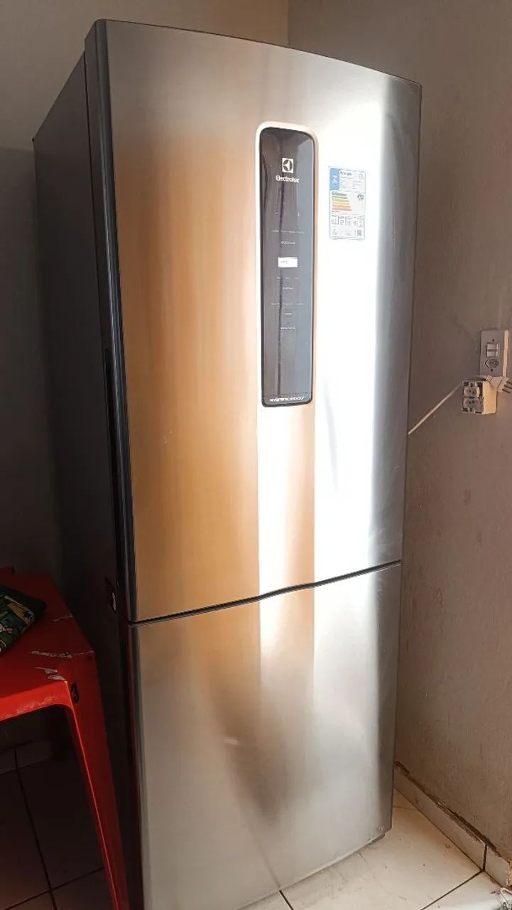 Vendo refrigerador Electrolux inverter COM DEFEITO 