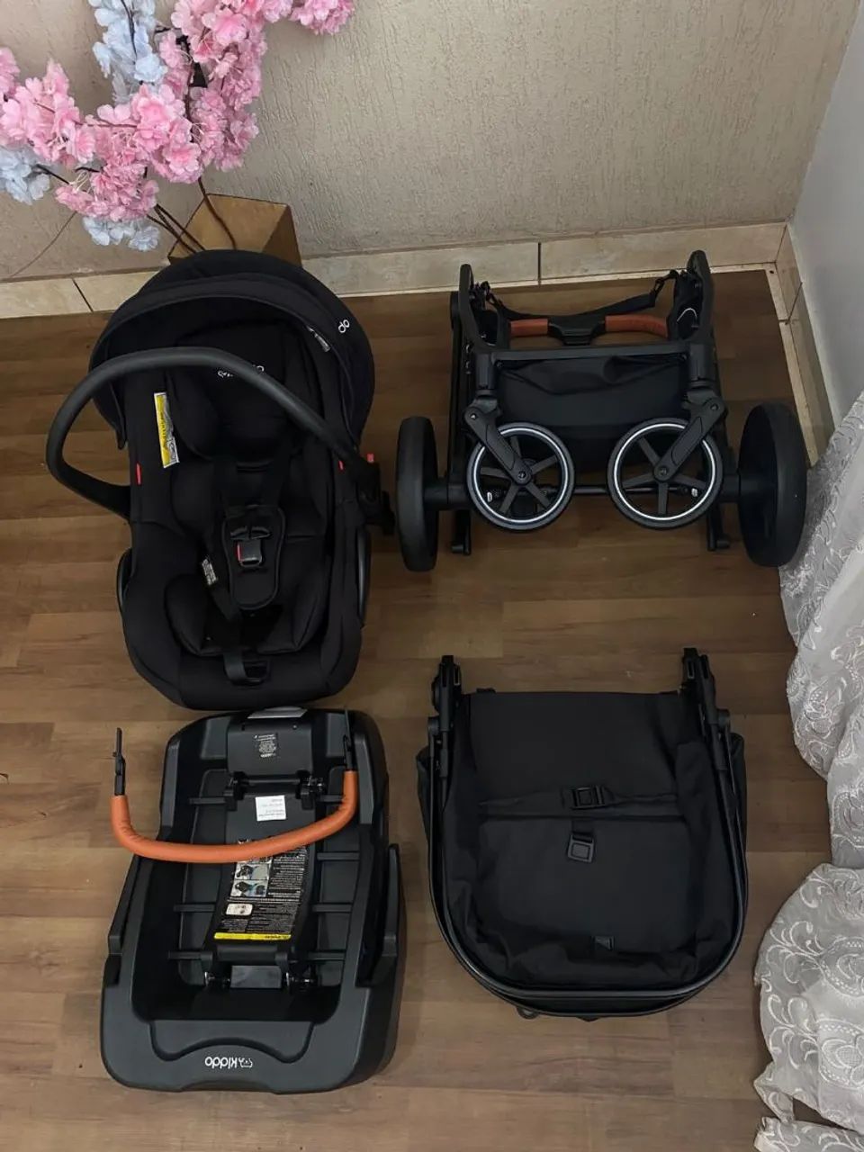 Carrinho Kiddo com bebe conforto e base  - Foto 5