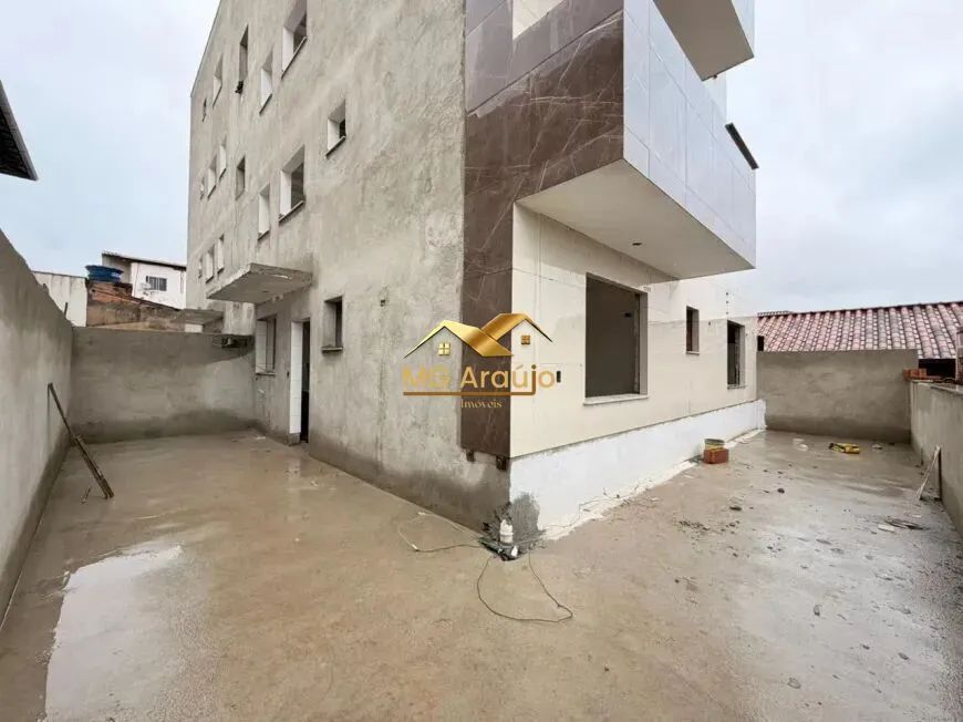 Apartamento com Área Externa, 02 Quartos, Santa Mônica, BH.