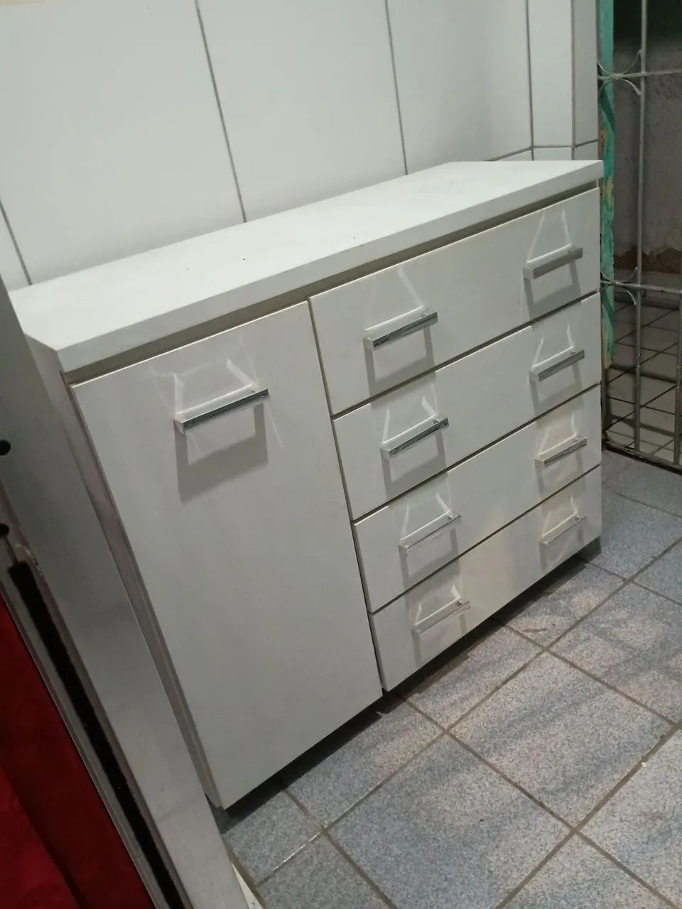 Vendo uma cômoda nova sem uso nenhum 