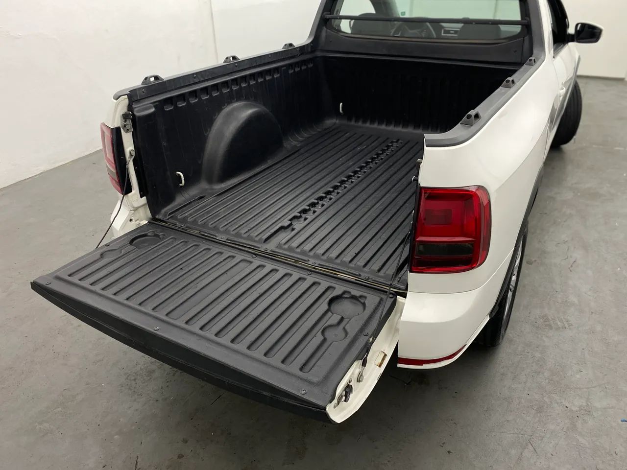 Volkswagen Saveiro Trendline 1.6 T.flex 8V 2018 - Foto 9