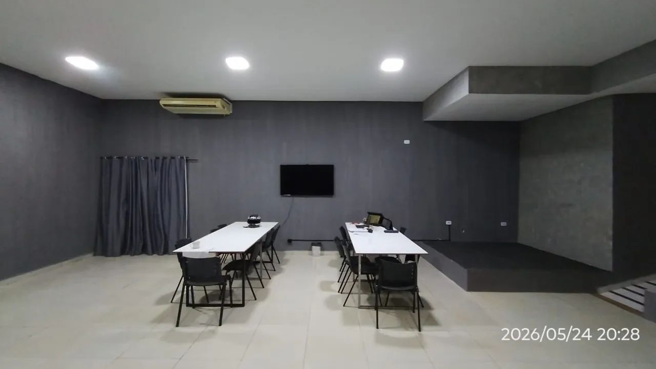 15 cadeiras 2 mesas de reunião 