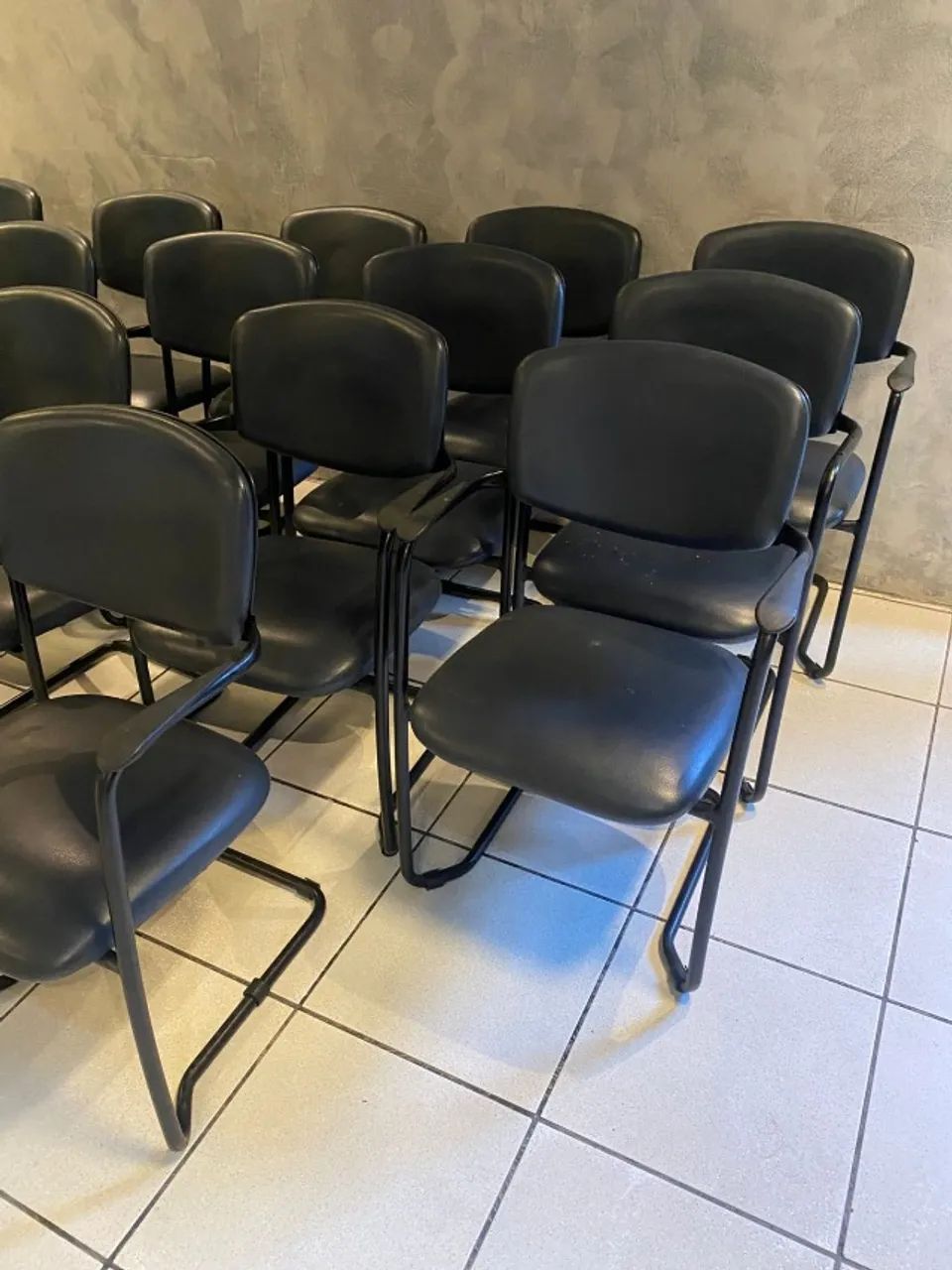Cadeira com braço e acolchoadas, conforto e qualidade. - Foto 2