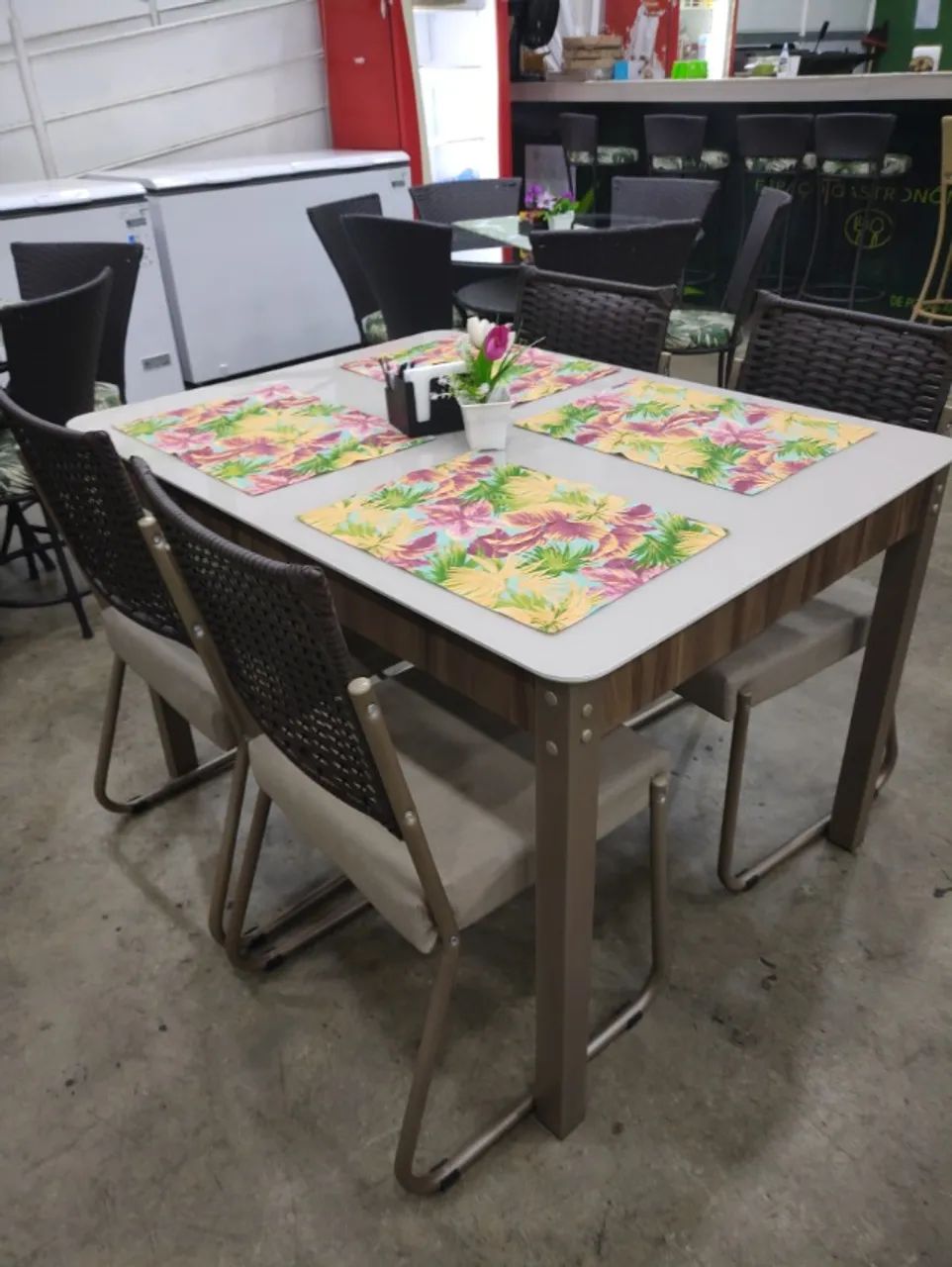 MESA DE VIDRO 4 LUGARES COM AS CADEIRAS - Foto 2