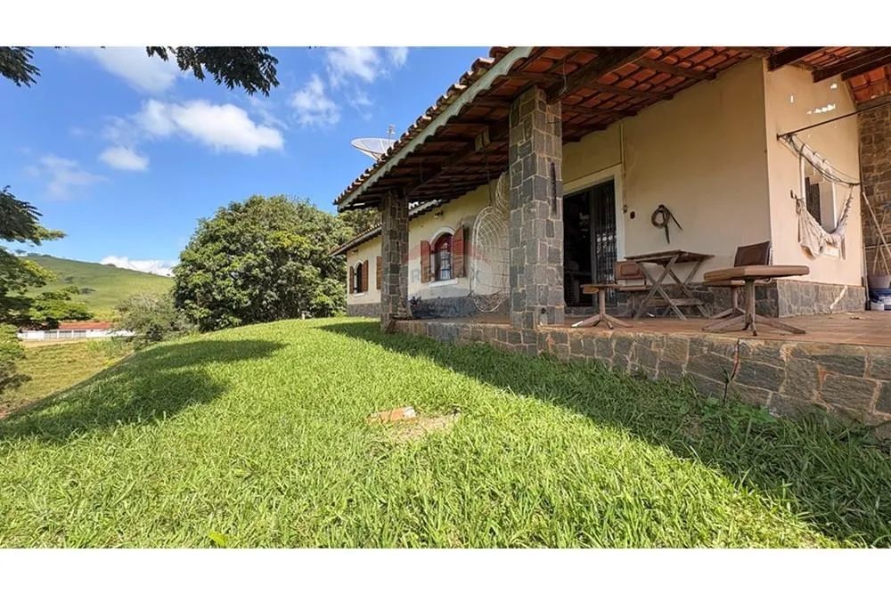 Casa com Vista para as Montanhas, Varanda e Terreno Amplo - Foto 5