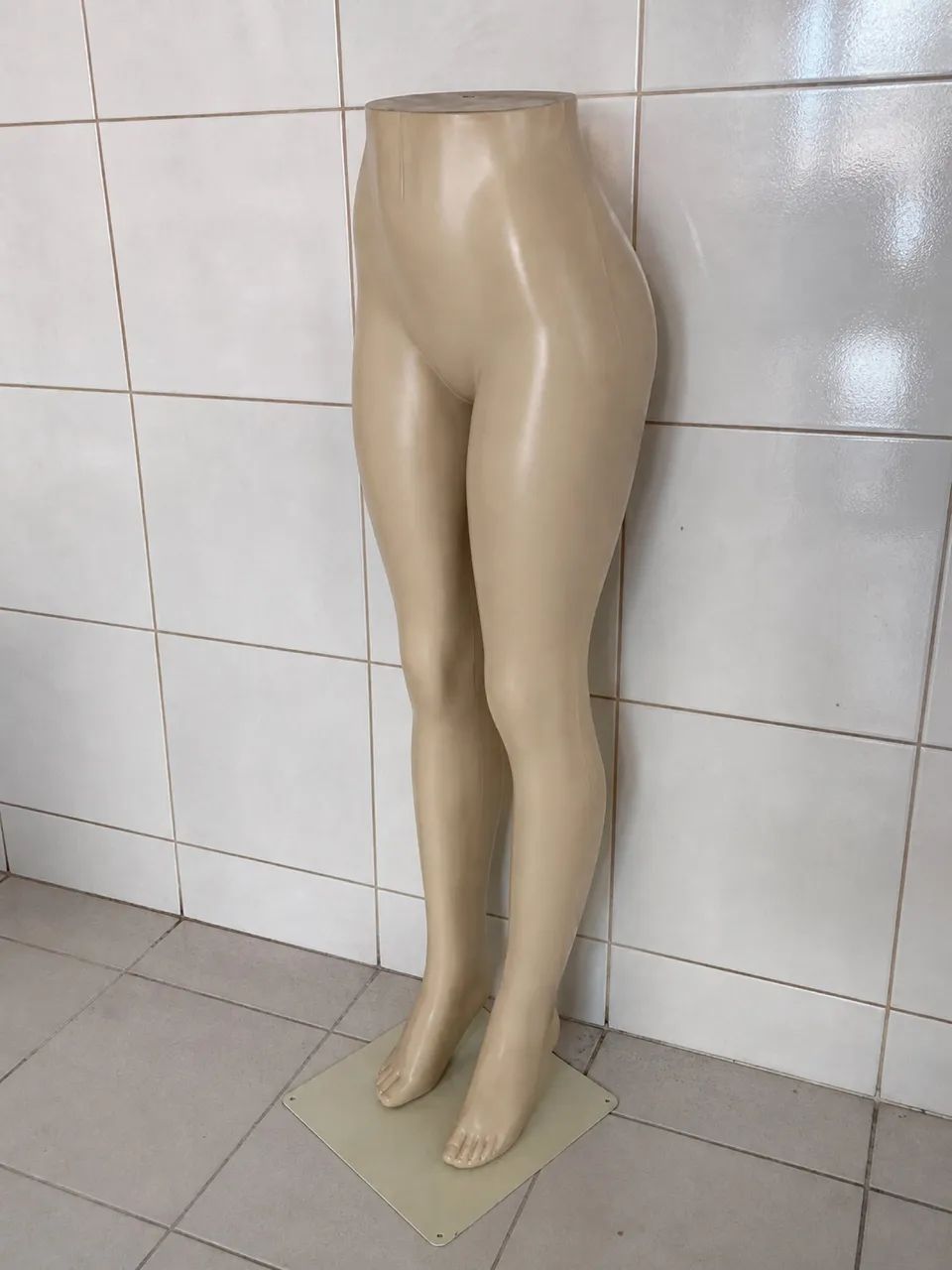 Manequim feminino para calça