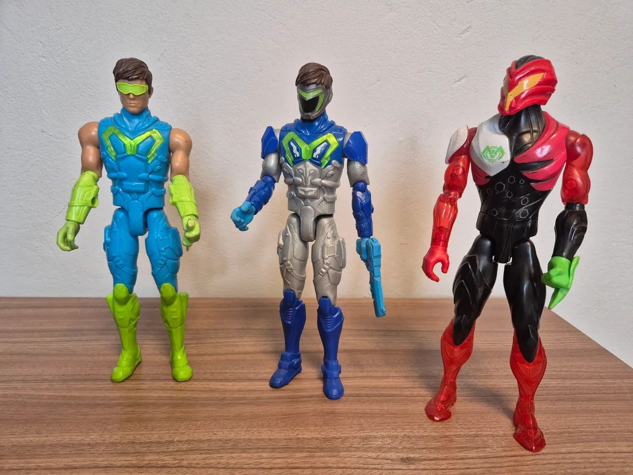 3 Bonecos Max Steel da Mattel, 30cm, sem caixa original  (usado).