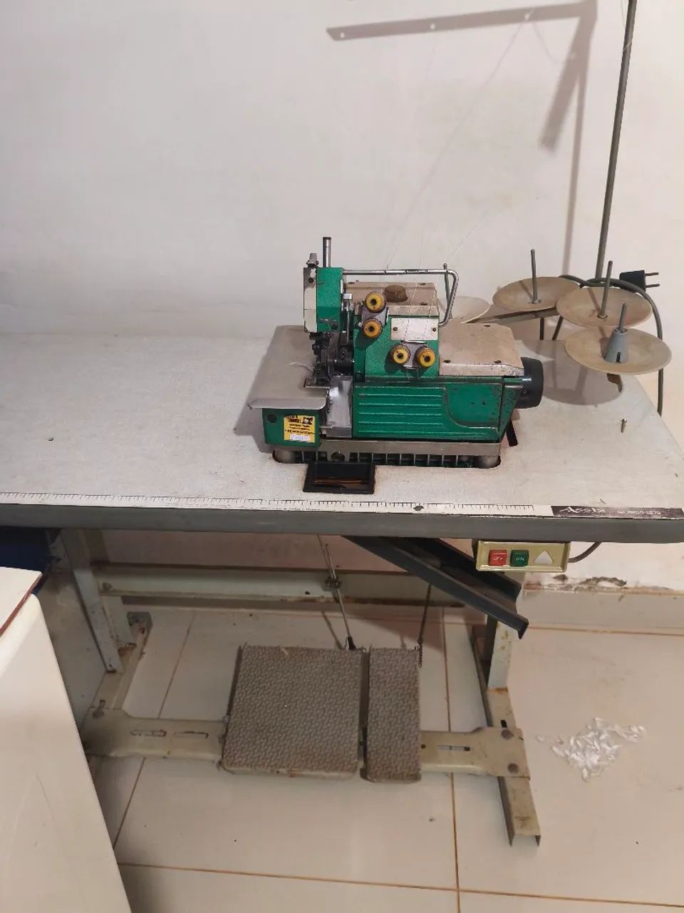 Máquina overlock yamata funcionando perfeitamente