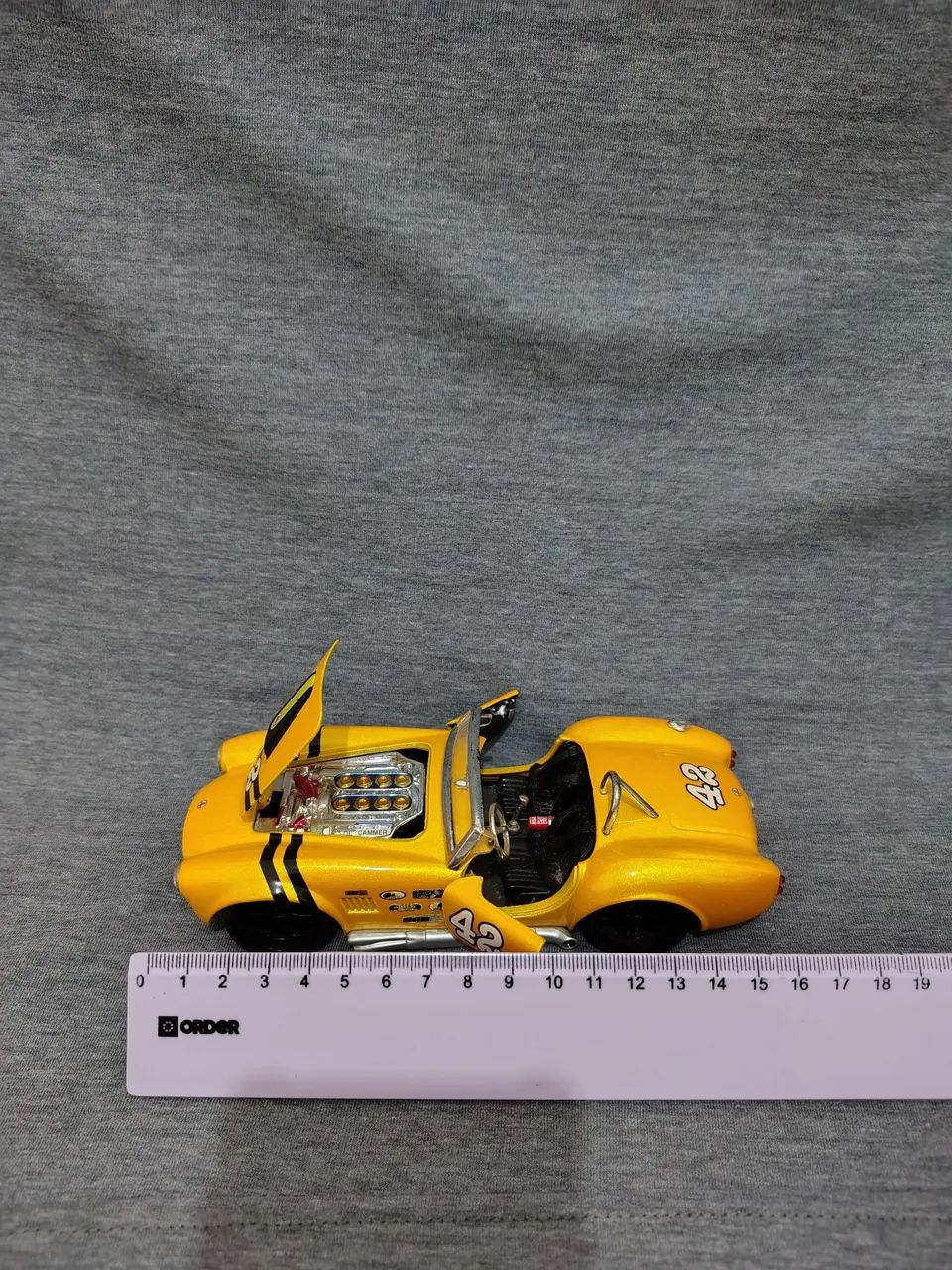 Carro colecionável Shelby cobra 1:24 - Foto 2