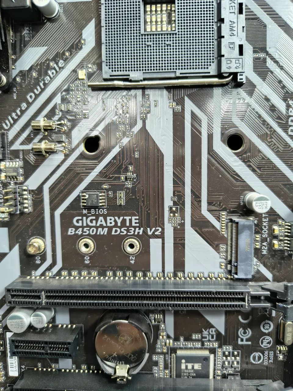 GIGABYTE B450M DS3H V2 - Foto 2