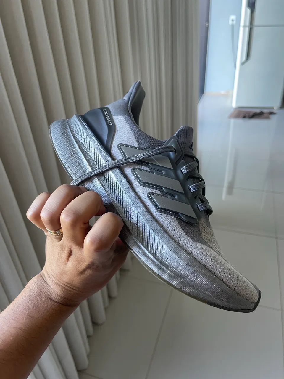 Tênis Ultraboost n39 - Foto 2