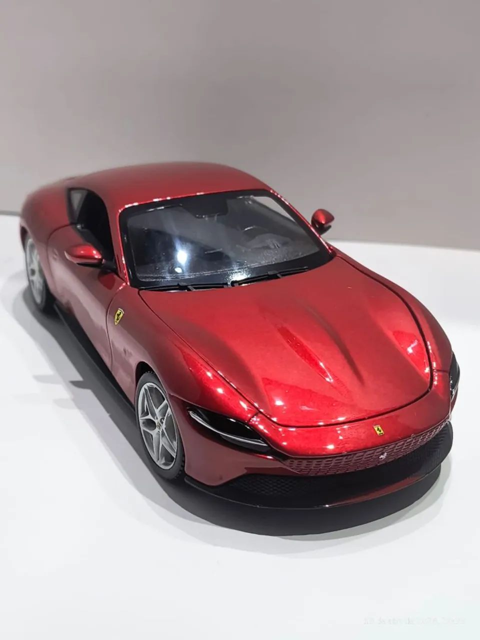 Ferrari Roma Escala 1:24 Carro de ferro  - Foto 5