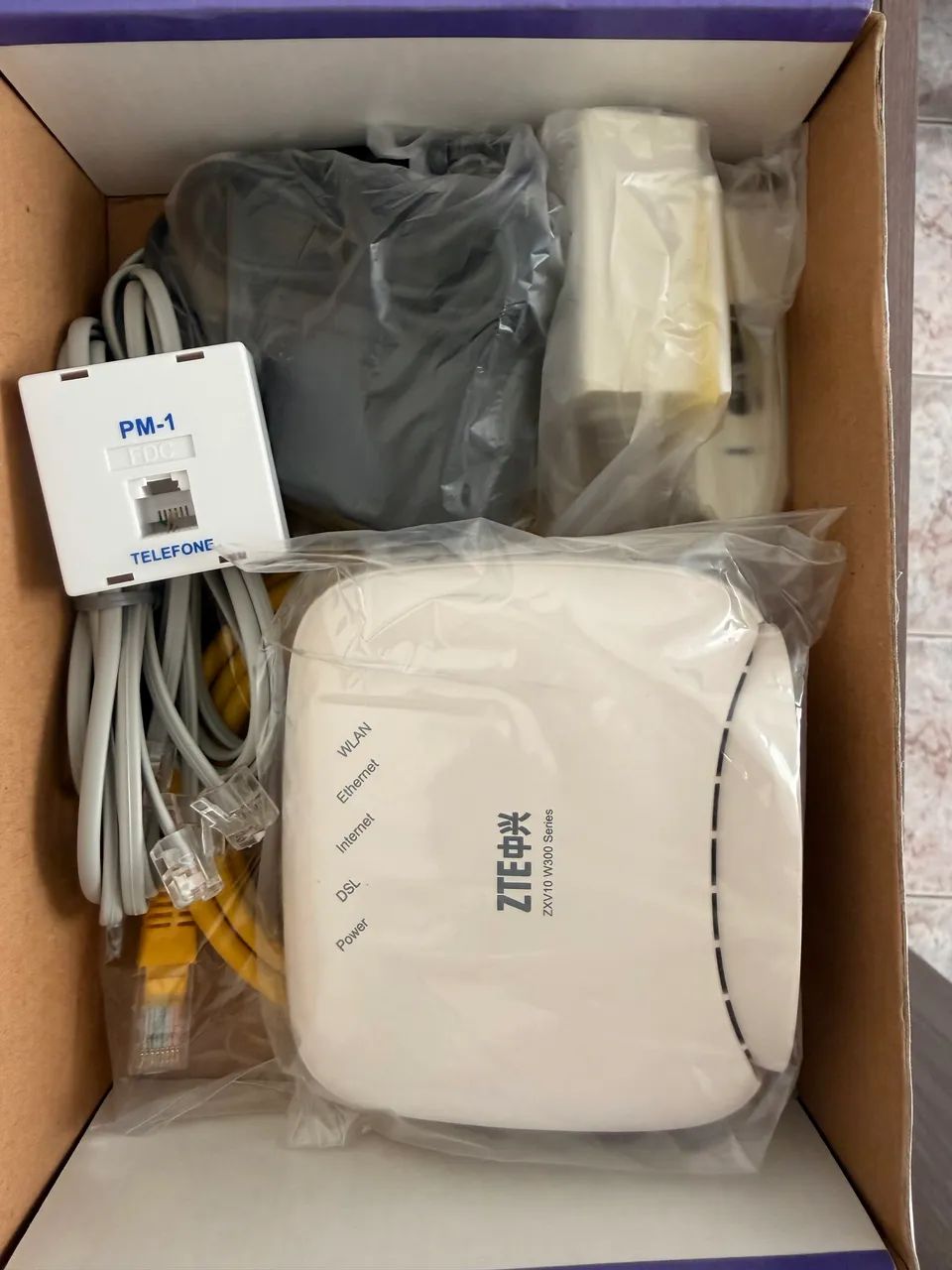 Modem Wi-Fi ZTE ZXV10 W300S - Foto 2