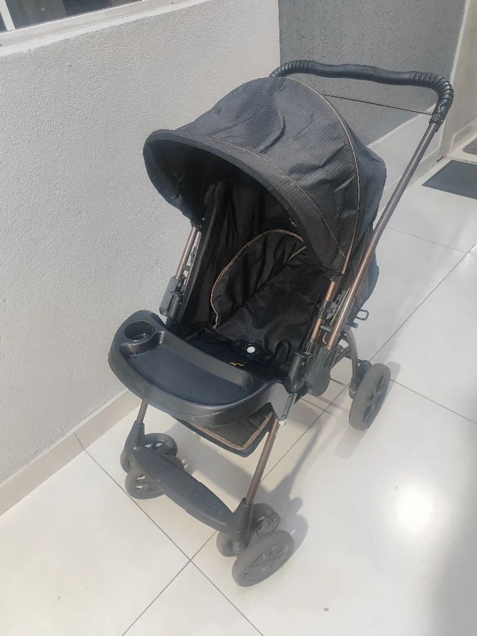 Vendo carrinho de bebê super conservado  - Foto 3