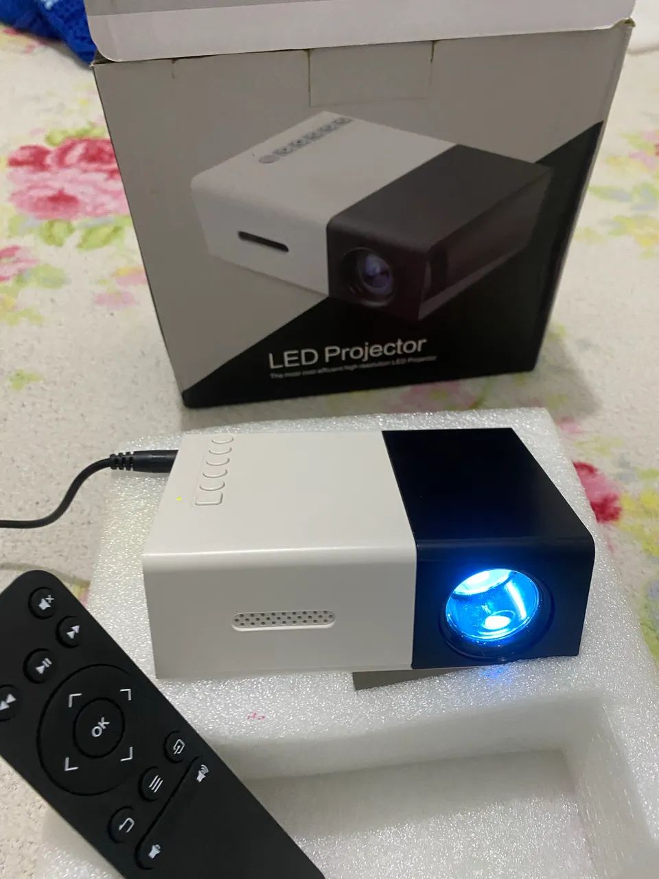 Projetor mini portátil Led, tipo mini data show 