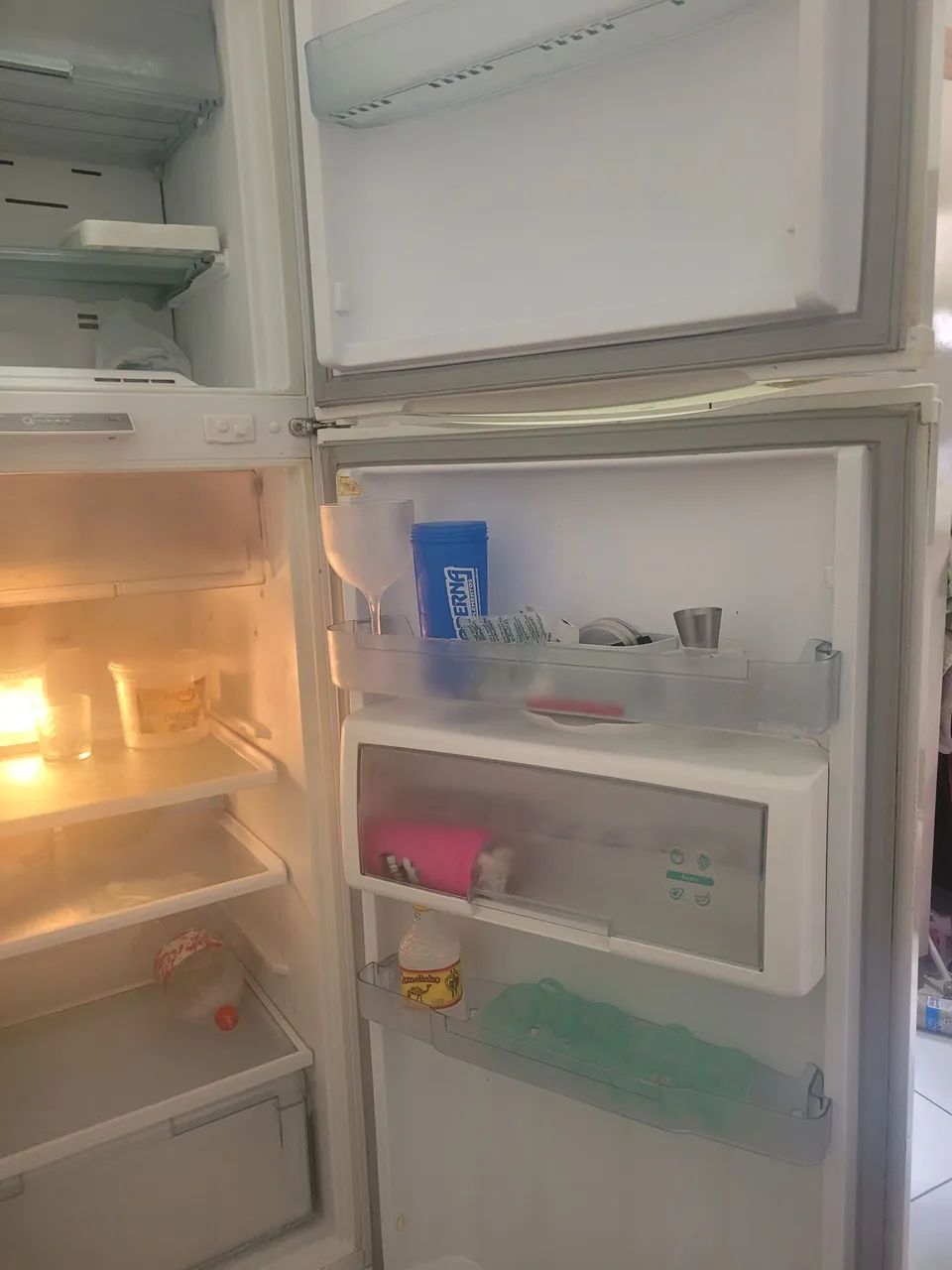 Geladeira em ótimo estado de conservação, funcionando perfeitamente, - Foto 2