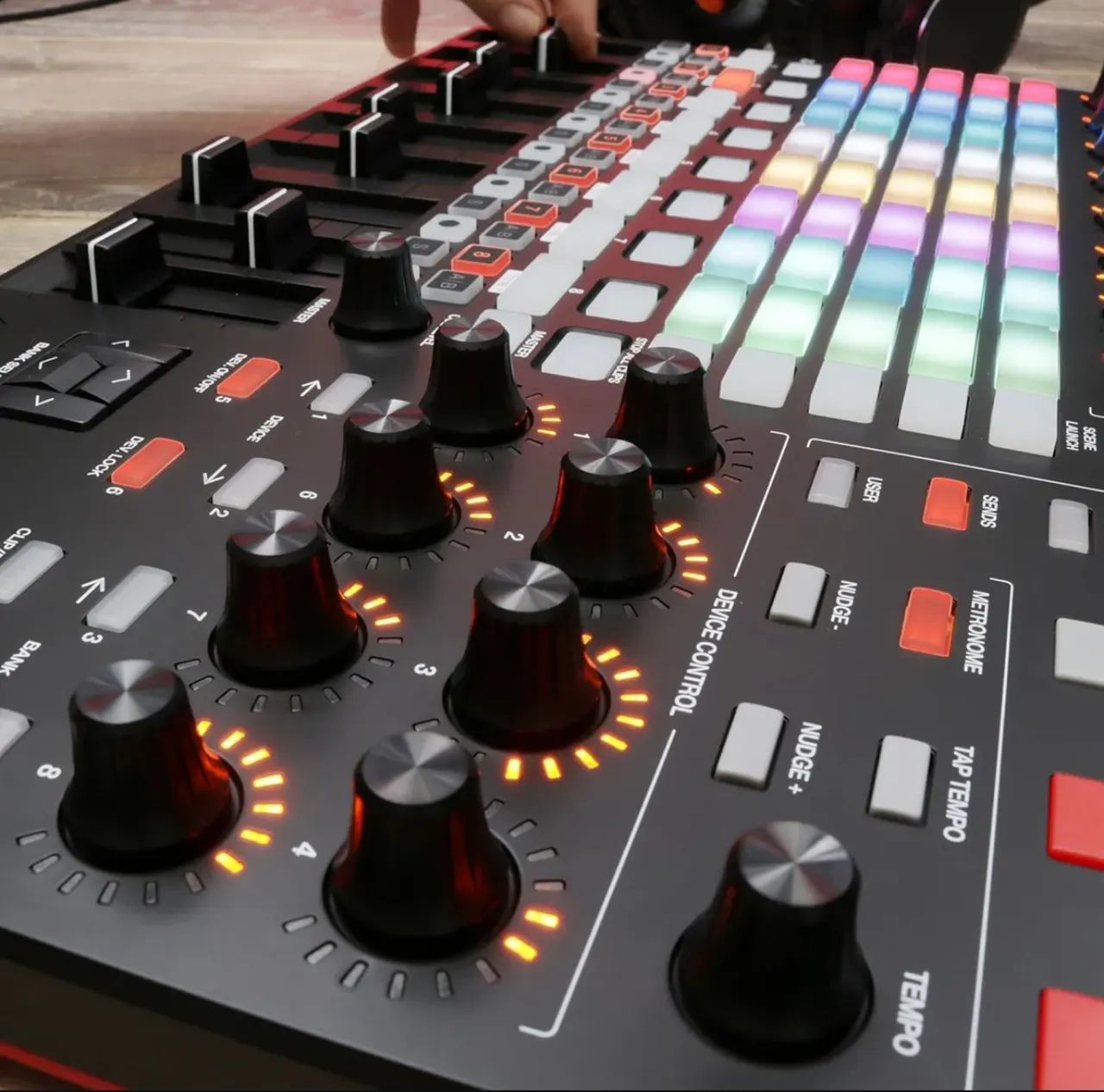 Controlador AKAI APC MK 32  - Foto 3