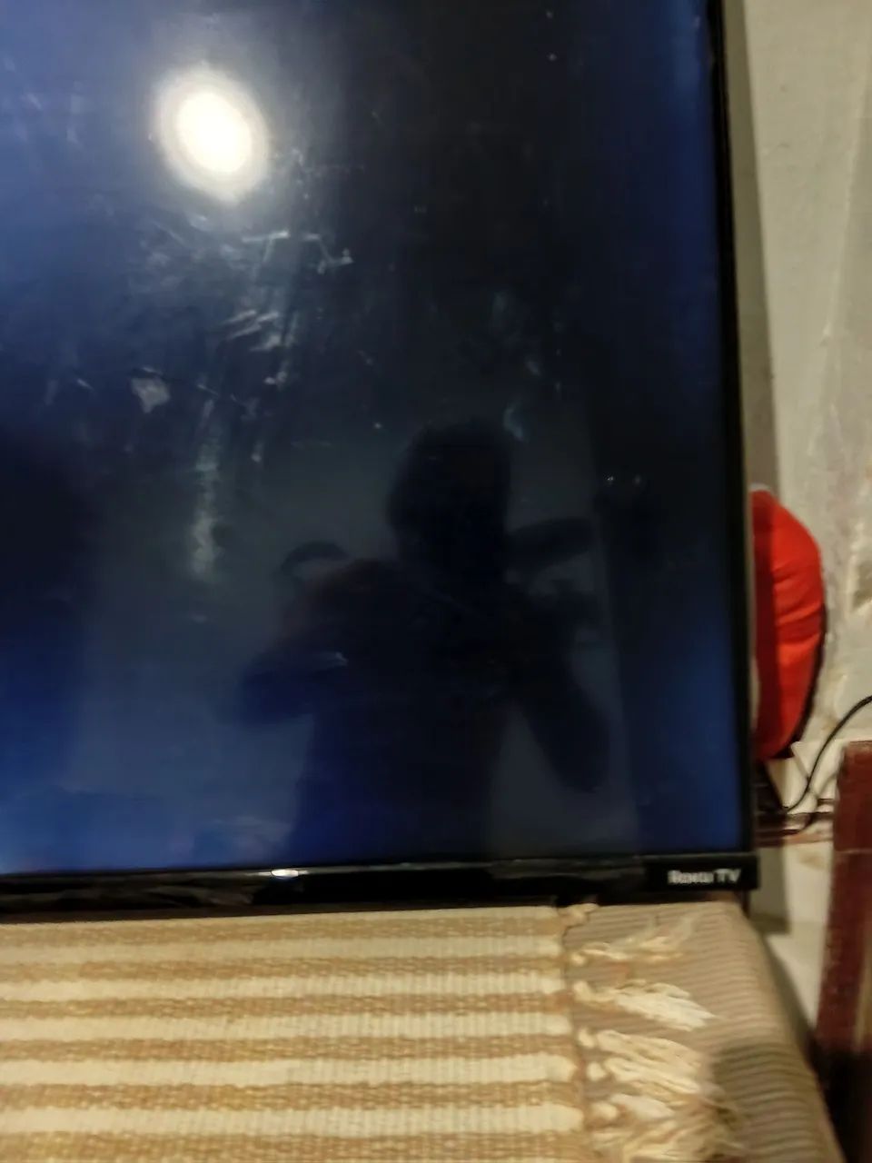 Tv aoc 43 polegadas com defeito na tela mais com som.  - Foto 2