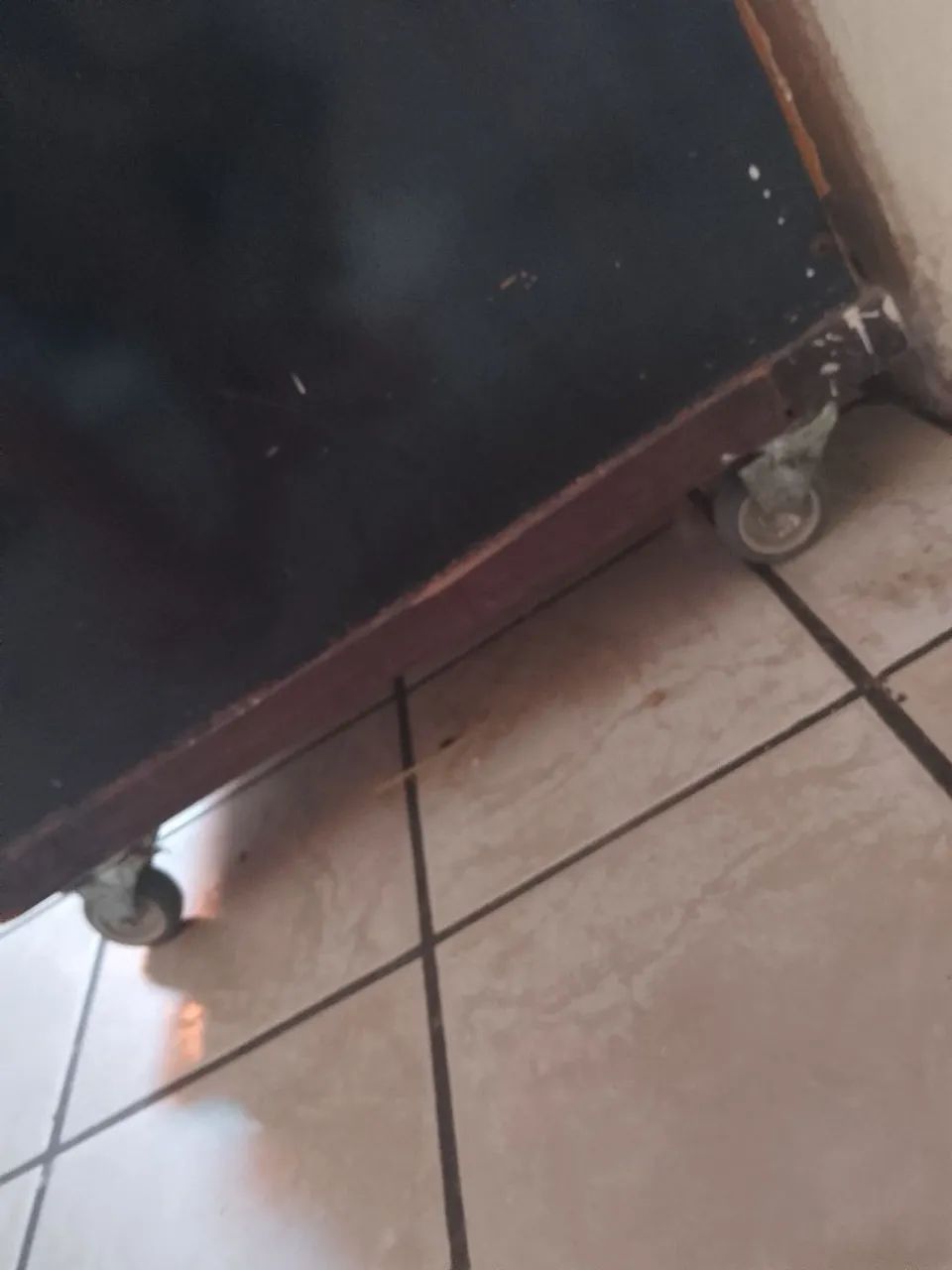 Guarda roupa com 6 postas e 2 gavetas  - Foto 2