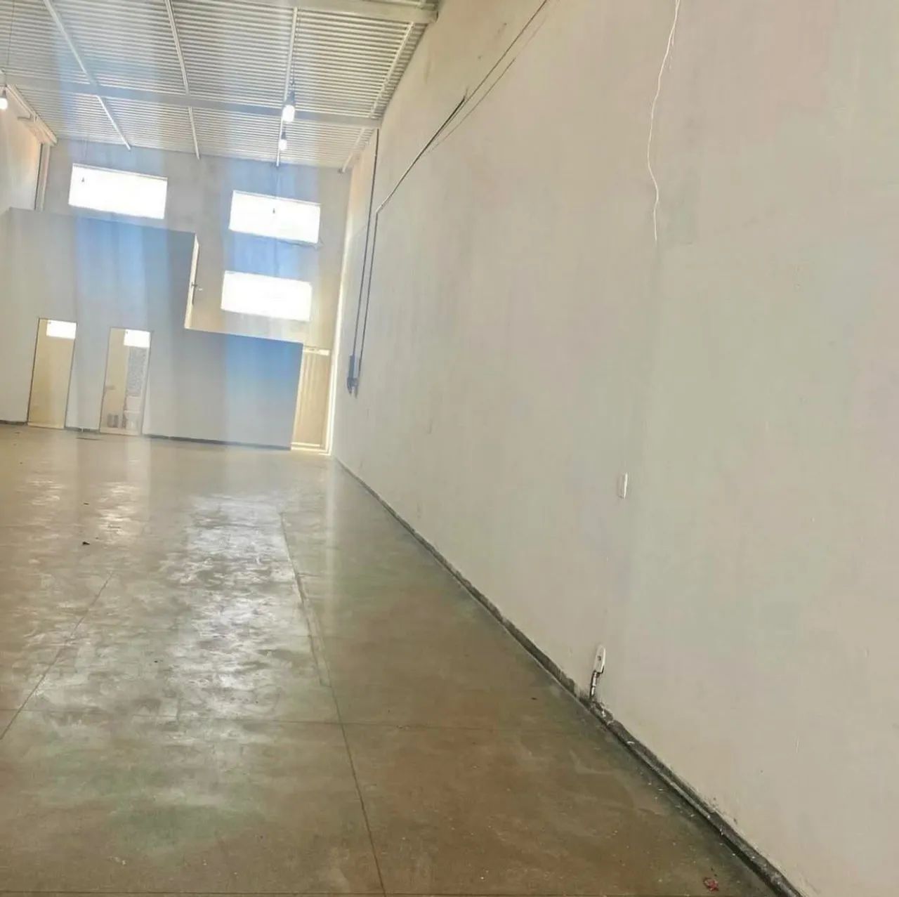 Alugo galpão com 245m² próximo ao Posto Alvorada - Foto 5