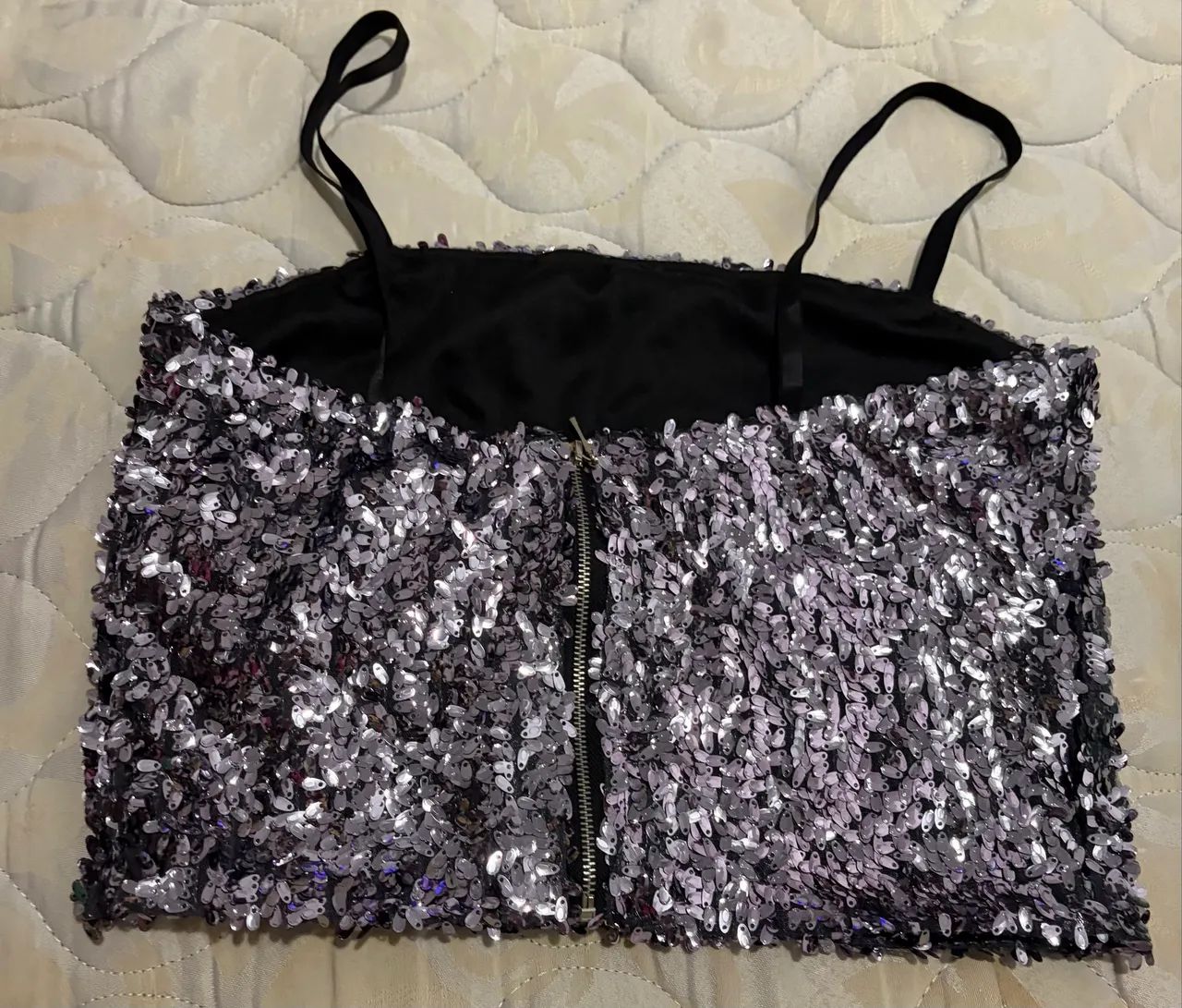 Blusa brilhosa - tamanho M  - Foto 2