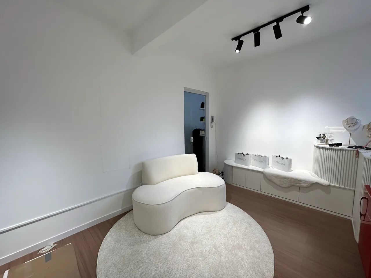 Sofá dois lugares moderno - Foto 2