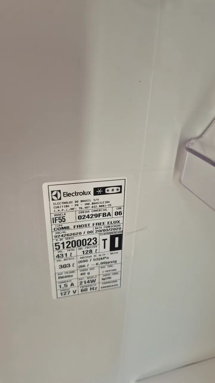 Geladeira Eletrolux com defeito, conservada