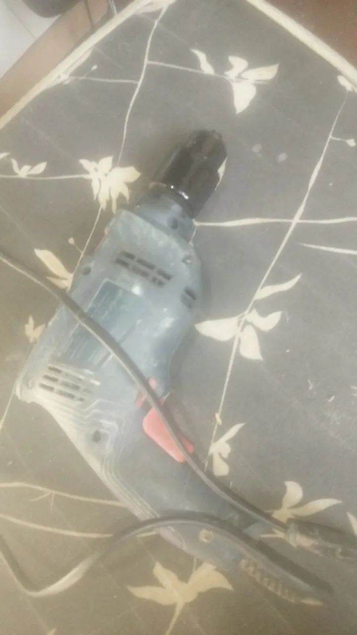 Parafusadeira e furadeira  - Foto 2