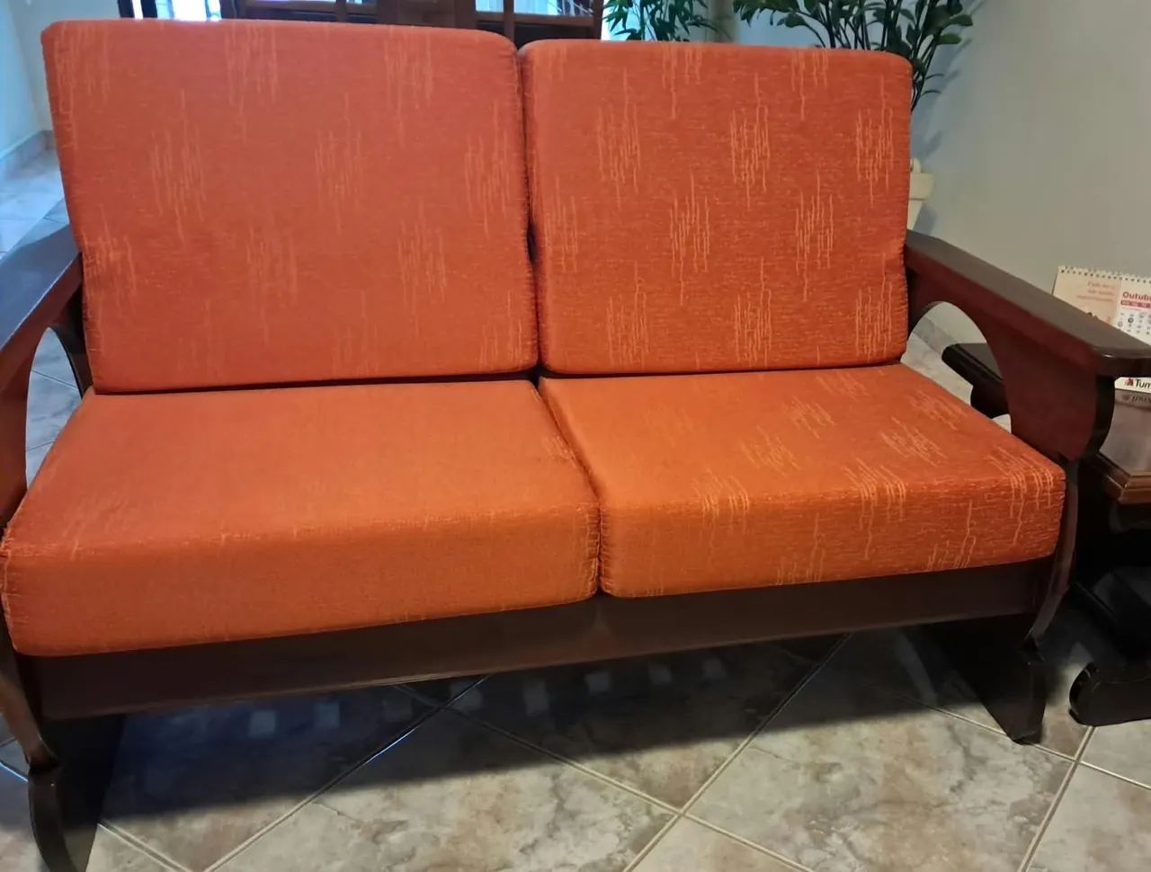 Conjunto de Sofá de madeira 2 e 3 lugares - Foto 2