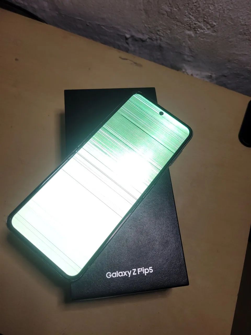 Galaxy Z Flip5 256GB (com defeito) - Foto 4