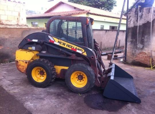 Mini-Carregadeira New Holland L220 - Foto 4