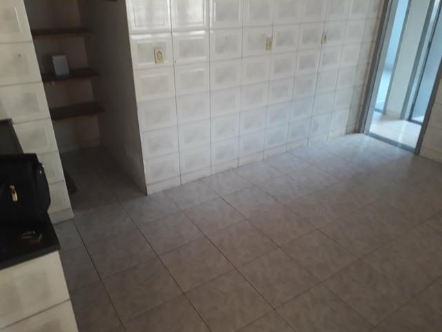 Casa à venda na QNJ. 3 quartos com amplo quintal. Desocupada - Foto 4