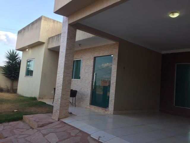 Casa moderna 3 qtos lote 400 m Cond fechado