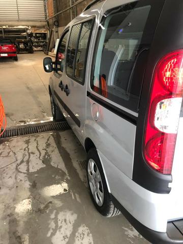 Vendo ou Troco Doblo Eseence 1.8 7 lugares 2017 - Foto 9