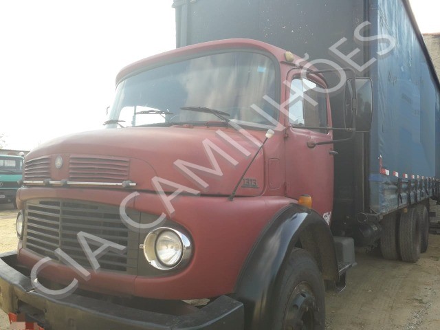 MB 1313 ano 1982 Truck (6x2) C/ Baú Sider