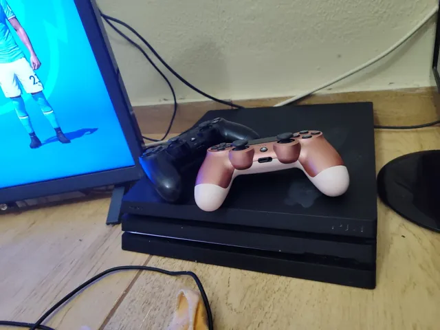 Console ps4 pro 2 controles  +483 anúncios na OLX Brasil