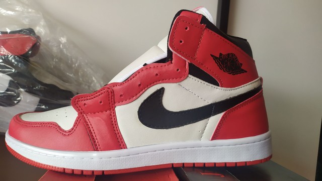 Tênis feminino e masculino.